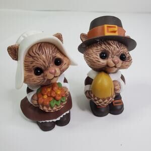 Vintage Hallmark Fall Harvest Pilgrims Squirrel Salt Pepper Shaker Set -Shakers